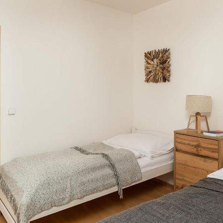 Sunny Apartment In Modrany By Prague Days מראה חיצוני תמונה