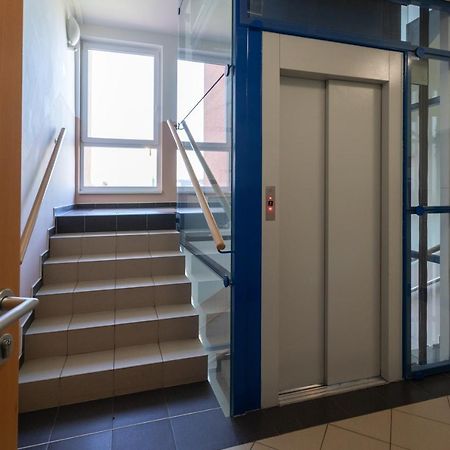 Sunny Apartment In Modrany By Prague Days מראה חיצוני תמונה