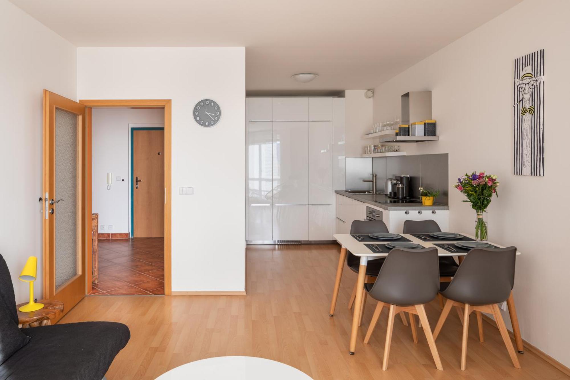 Sunny Apartment In Modrany By Prague Days מראה חיצוני תמונה