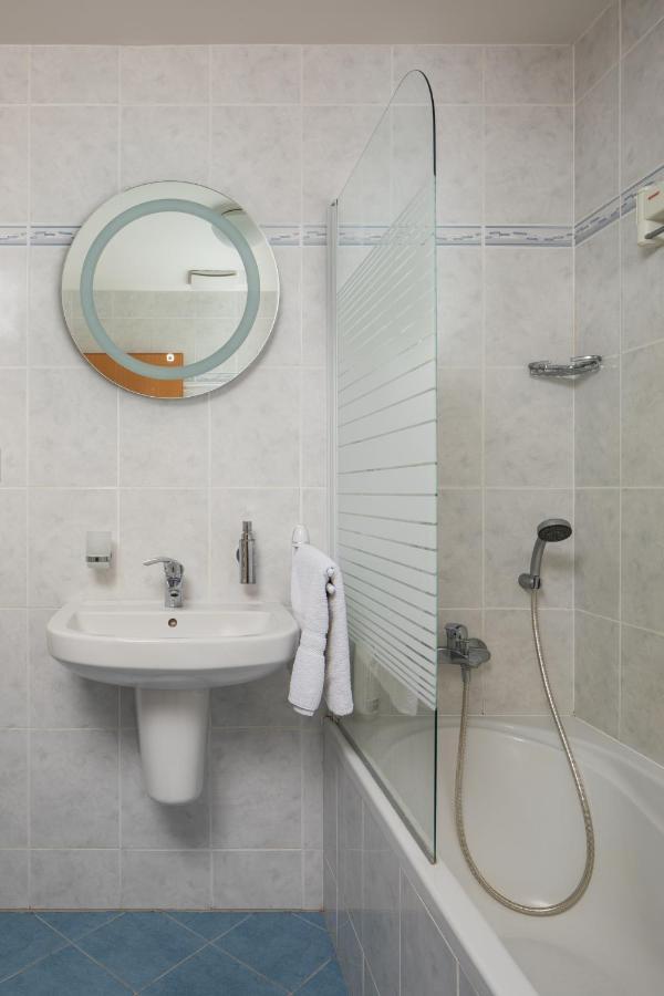 Sunny Apartment In Modrany By Prague Days מראה חיצוני תמונה